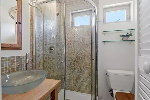 Bath - 258 Barbara Ave, Solana Beach, CA 92075 photo 2 of 2
