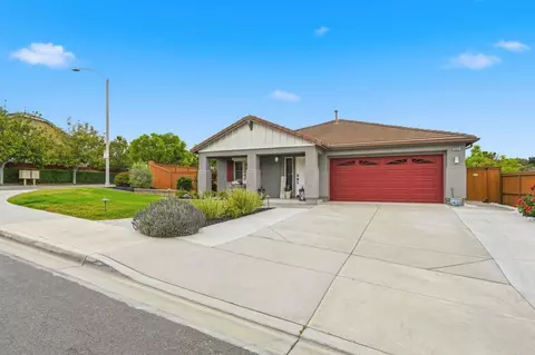 Exterior - 980 Manteca Dr, Oceanside, CA 92057 photo 2 of 19