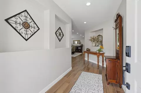 Entry Way - 980 Manteca Dr, Oceanside, CA 92057 photo 1 of 2