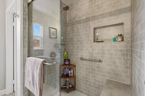 Bath - 980 Manteca Dr, Oceanside, CA 92057 photo 3 of 4