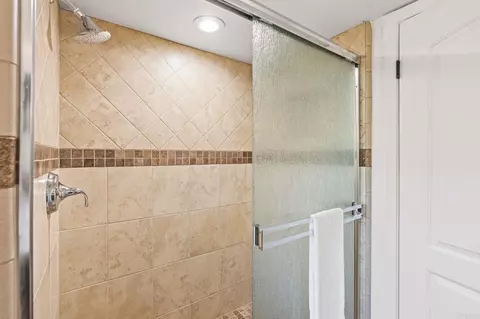 Bath - 13319 Pacer Ln, Poway, CA 92064 photo 9 of 9