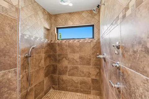 Bath - 13319 Pacer Ln, Poway, CA 92064 photo 5 of 9