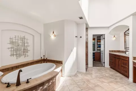 Bath - 13319 Pacer Ln, Poway, CA 92064 photo 3 of 9
