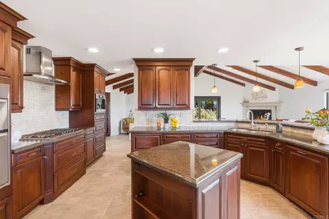Kitchen - 13319 Pacer Ln, Poway, CA 92064 photo 4 of 5