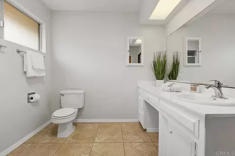 Bath - 1035 Knoll Park Ln, Fallbrook, CA 92028 photo 2 of 5