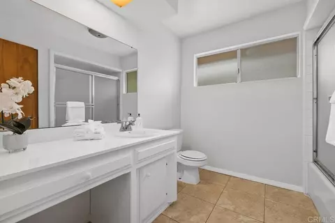 Bath - 1035 Knoll Park Ln, Fallbrook, CA 92028 photo 5 of 5