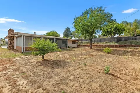 Exterior - 1035 Knoll Park Ln, Fallbrook, CA 92028 photo 3 of 4