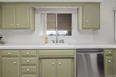 Kitchen - 1035 Knoll Park Ln, Fallbrook, CA 92028 photo 4 of 5