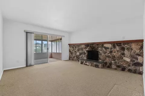Living - 1035 Knoll Park Ln, Fallbrook, CA 92028 photo 5 of 8