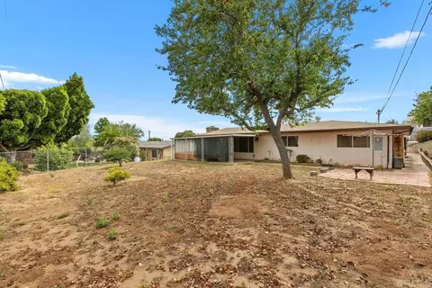 Exterior - 1035 Knoll Park Ln, Fallbrook, CA 92028 photo 2 of 4