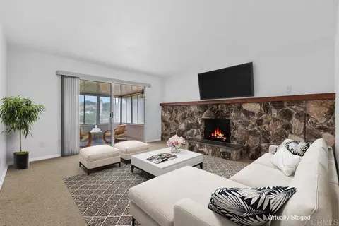 Living - 1035 Knoll Park Ln, Fallbrook, CA 92028 photo 6 of 8