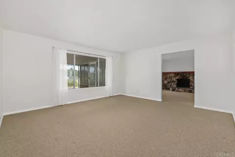 Living - 1035 Knoll Park Ln, Fallbrook, CA 92028 photo 3 of 8