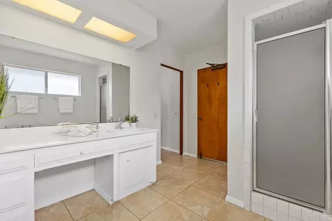 Bath - 1035 Knoll Park Ln, Fallbrook, CA 92028 photo 3 of 5