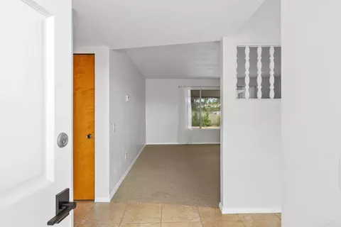 Entry Way - 1035 Knoll Park Ln, Fallbrook, CA 92028 photo 2 of 2