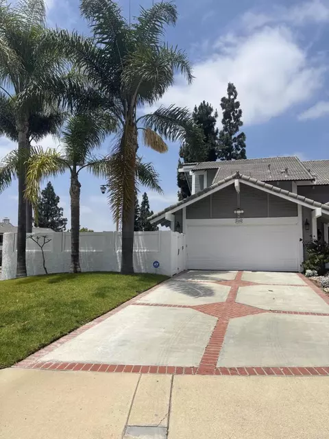 6098 E Silverspur Trl, Anaheim, CA 92807