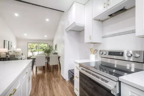 Kitchen - 1973 Fairlee Dr, Encinitas, CA 92024 photo 2 of 4