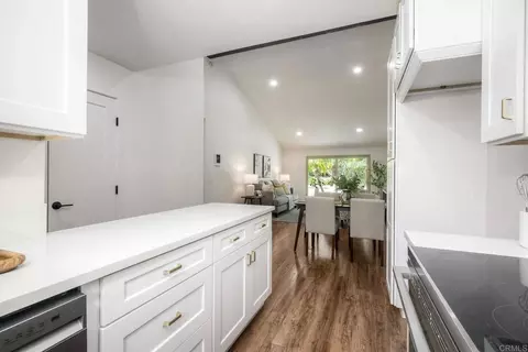Kitchen - 1973 Fairlee Dr, Encinitas, CA 92024 photo 3 of 4