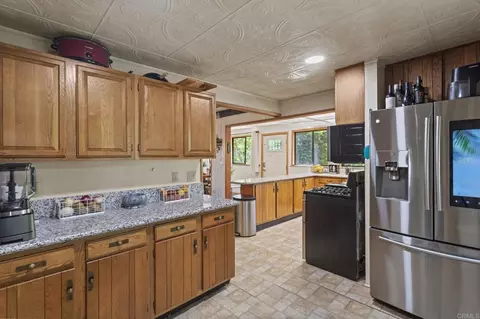 Kitchen - 1148 Saturn Way, Crestline, CA 92325 photo 5 of 6