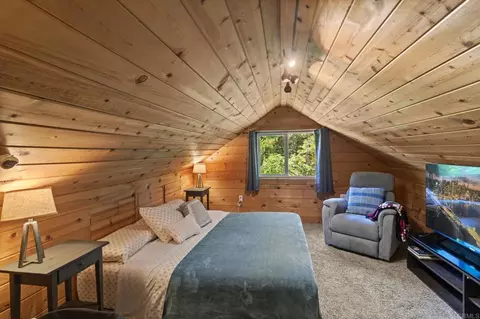 Bedroom - 1148 Saturn Way, Crestline, CA 92325 photo 1 of 2