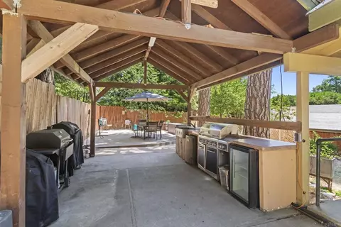 Kitchen - 1148 Saturn Way, Crestline, CA 92325 photo 6 of 6