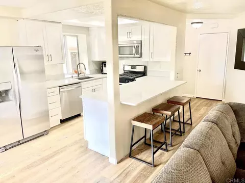 7400 Altiva Pl, Carlsbad, CA 92009