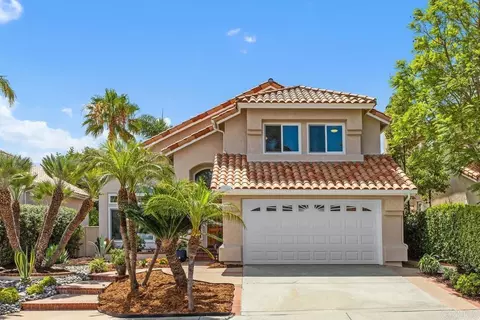 1636 Olympus Loop Dr, Vista, CA 92081