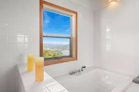 Bath - 36124 Mountain Circle Dr, Julian, CA 92036 photo 3 of 4