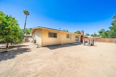 Exterior - 1828 Chapulin Ln, Fallbrook, CA 92028 photo 8 of 12