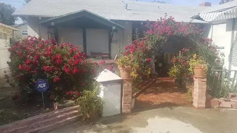 22101 Dumetz Rd, Woodland Hills, CA 91364