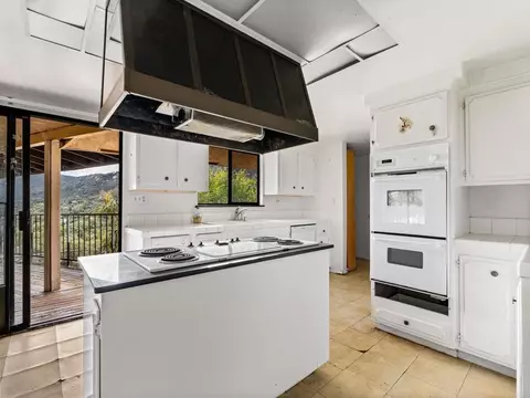 Kitchen - 17566 Lyons Valley Rd, Jamul, CA 91935 photo 3 of 7