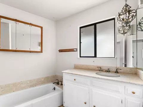 Bath - 17566 Lyons Valley Rd, Jamul, CA 91935 photo 4 of 8