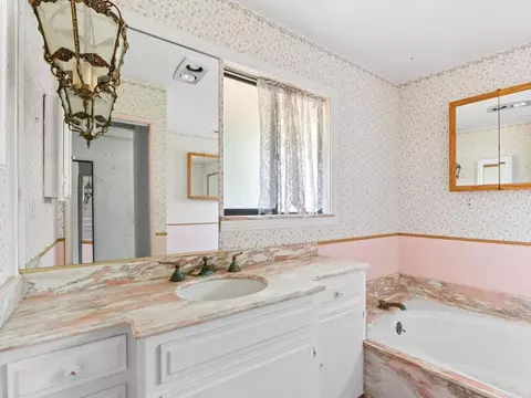 Bath - 17566 Lyons Valley Rd, Jamul, CA 91935 photo 2 of 8