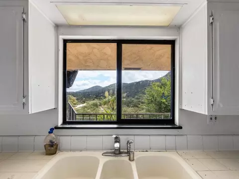 Kitchen - 17566 Lyons Valley Rd, Jamul, CA 91935 photo 4 of 7