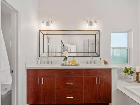 Bath - 5062 Nighthawk Way, Oceanside, CA 92056 photo 3 of 6