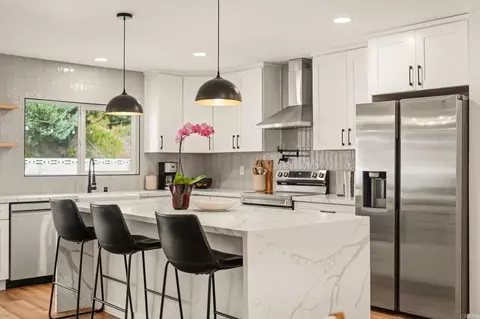 952 La Tierra Dr, San Marcos, CA 92078