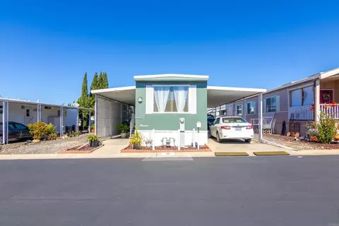 1010 E Bobier Dr, Vista, CA 92084 photo 2