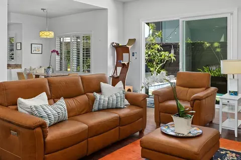 Living - 213 Hillcrest Dr, Encinitas, CA 92024 photo 4 of 4