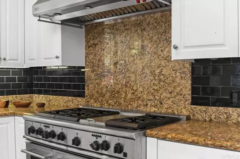 Kitchen - 213 Hillcrest Dr, Encinitas, CA 92024 photo 4 of 5