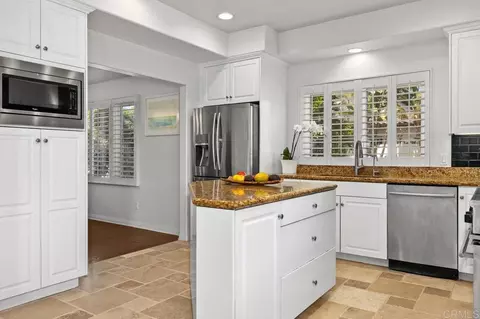 Kitchen - 213 Hillcrest Dr, Encinitas, CA 92024 photo 5 of 5