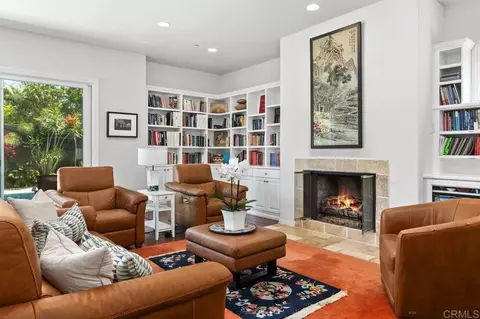 Living - 213 Hillcrest Dr, Encinitas, CA 92024 photo 2 of 4