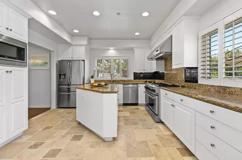 Kitchen - 213 Hillcrest Dr, Encinitas, CA 92024 photo 2 of 5