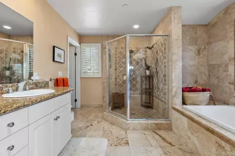 Bath - 213 Hillcrest Dr, Encinitas, CA 92024 photo 4 of 5