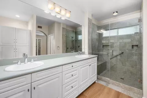 Bath - 6085 Hillpointe Row, La Jolla, CA 92037 photo 1 of 2