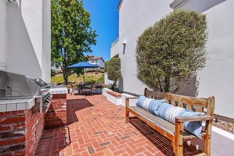 Exterior - 4976 Lamia Way, Oceanside, CA 92056 photo 4 of 10