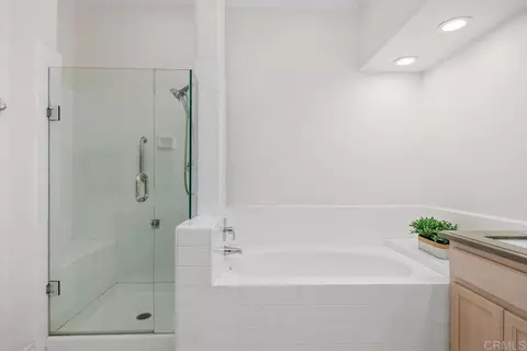 Bath - 4976 Lamia Way, Oceanside, CA 92056 photo 2 of 4