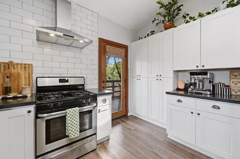 Kitchen - 637 Sparta Dr, Encinitas, CA 92024 photo 6 of 7