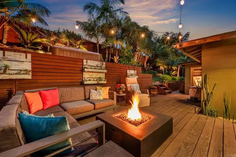 Exterior - 637 Sparta Dr, Encinitas, CA 92024 photo 7 of 12