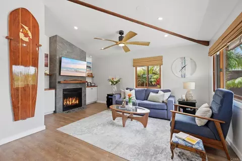 Living - 637 Sparta Dr, Encinitas, CA 92024 photo 2 of 5