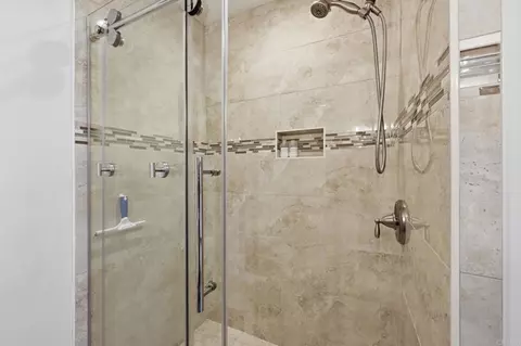 Bath - 637 Sparta Dr, Encinitas, CA 92024 photo 4 of 6