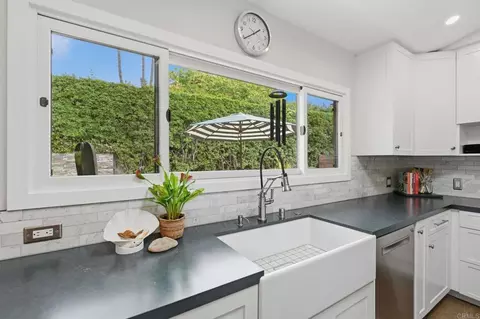 Kitchen - 637 Sparta Dr, Encinitas, CA 92024 photo 4 of 7